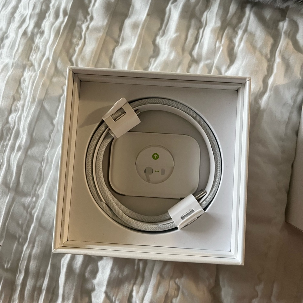 Apple AirPod Pro 2nd Gen L - Picture 8 of 8